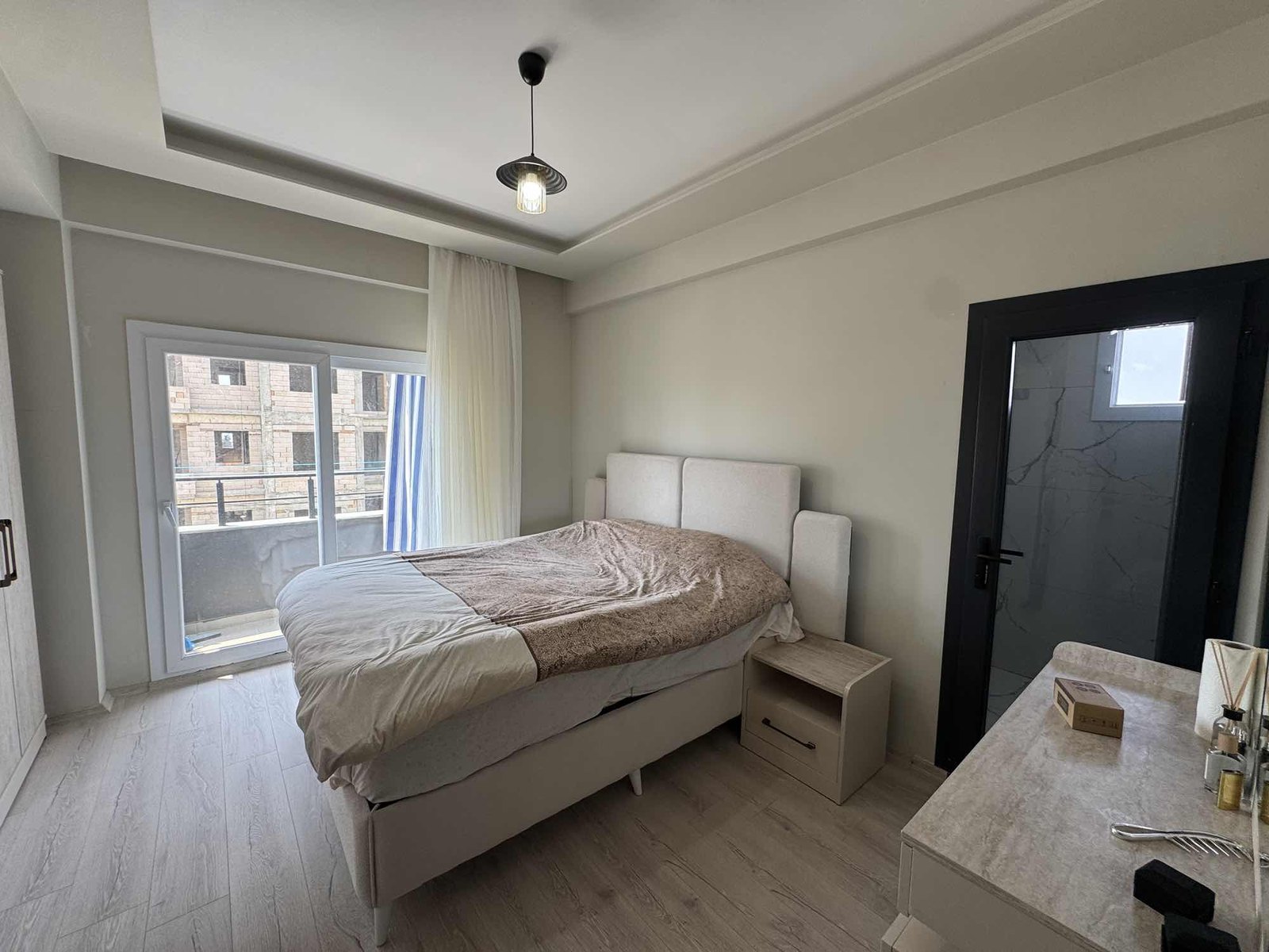 Mezitli Esenbağlar sıfır eşyalı kiralık 2+1.5
