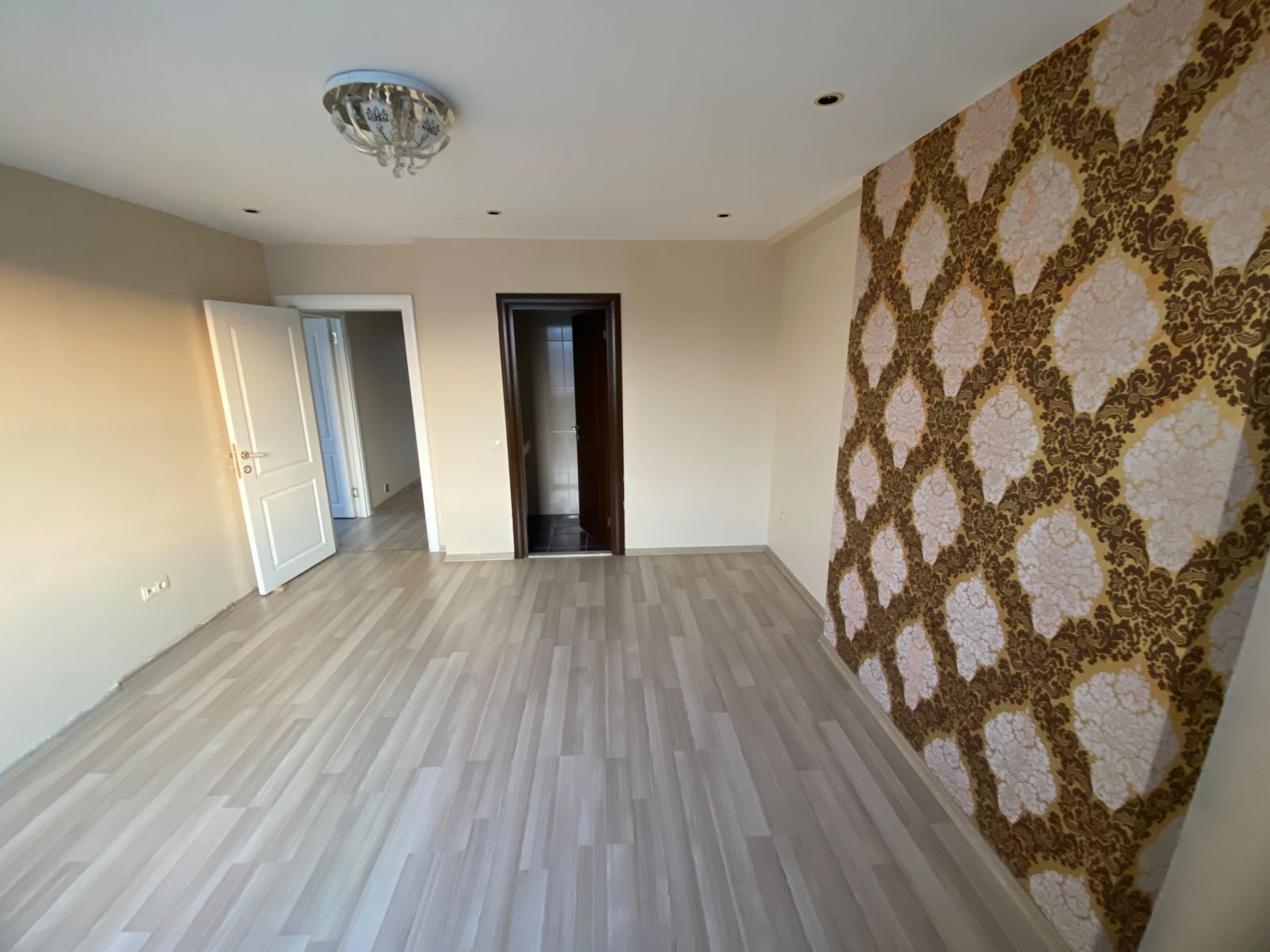 ÇAĞDAŞKENT MİGROS KARŞISI SİTE İÇİ SATILIK EN BÜYÜK 3+1 DAİRE